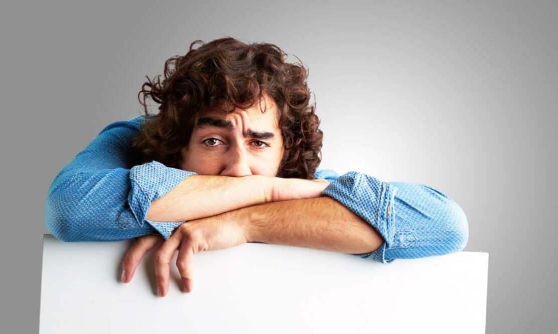 Um homem com prostatite
